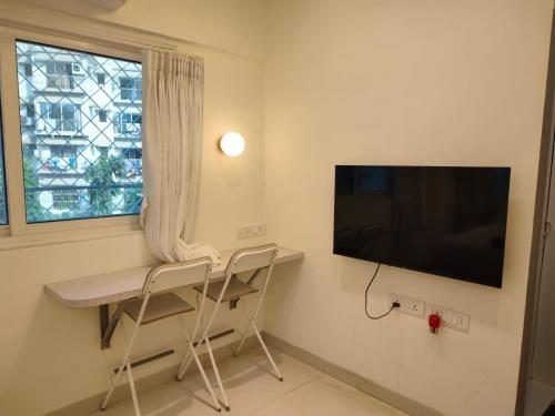 Lyon Cozy Studio with Secure CCTV Access
