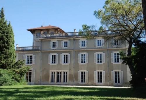 Demeure Familiale du 19ème Siècle — hotel in Bram