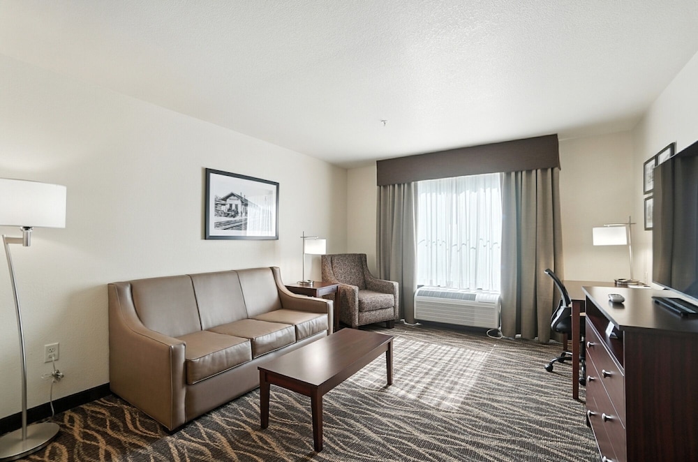 Cobblestone Hotel & Suites Bellefontaine - photo 47