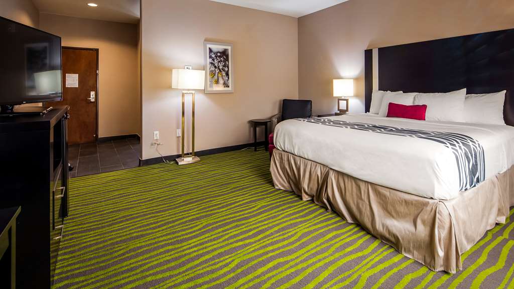 Best Western Plus Dilley Inn & Suites - photo 7