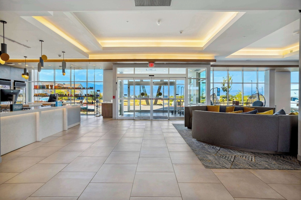 Tru by Hilton Colorado Springs Airport - photo 2