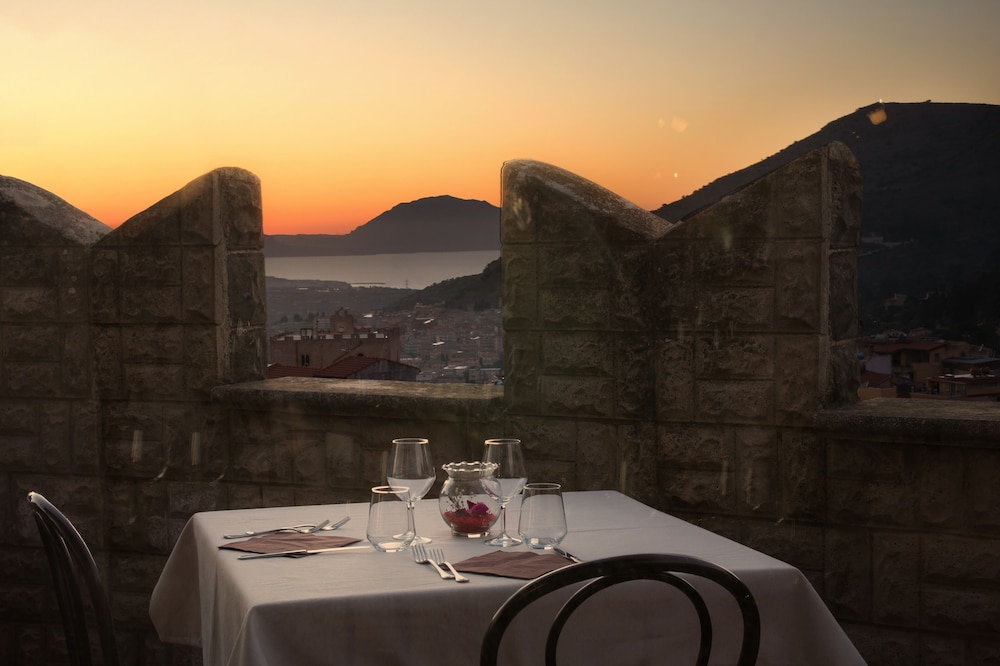 Hotel Castello di Giuliano pet-friendly hotel Montelepre