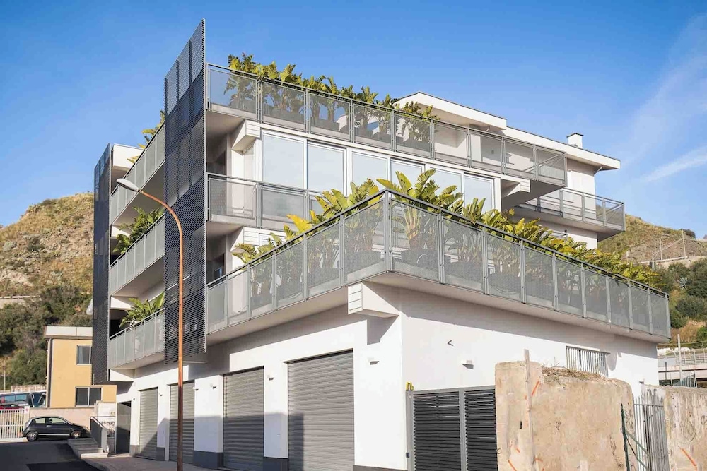 Design Apartments d'Orlando 2 bedrooms apartments with terrace — 4-Star Luxury Hotel in Capo D'orlando, Italy