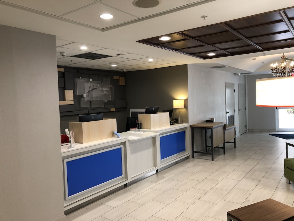 Holiday Inn Express & Suites West Palm Beach Metrocentre by IHG - photo 3