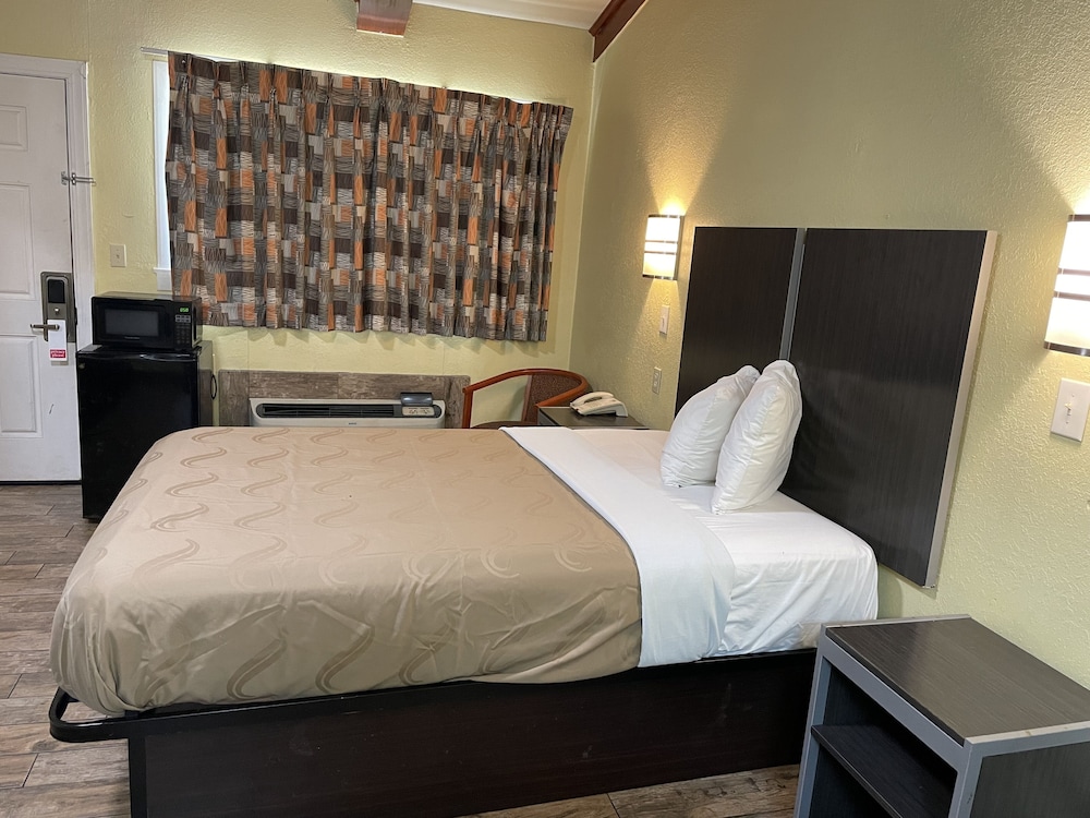 EverGreen Inn & RV - photo 15