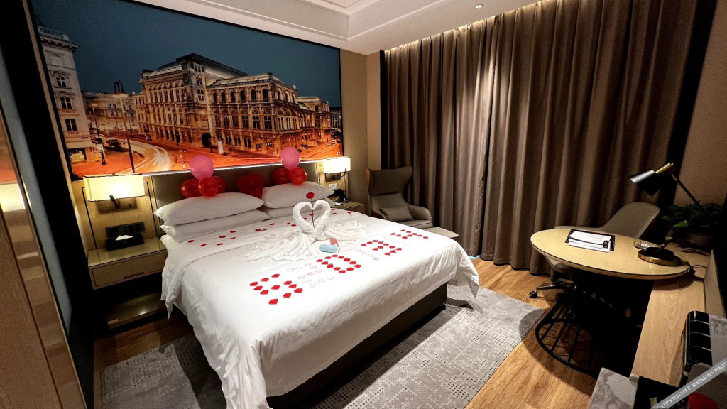 Vienna International Hotel Deng Zhou YingBinGuan — 4-Star Luxury Hotel in Nanyang, People's Republic of China