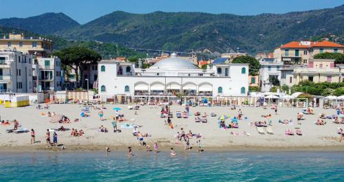 Hotel Premuda in Spotorno, Italy