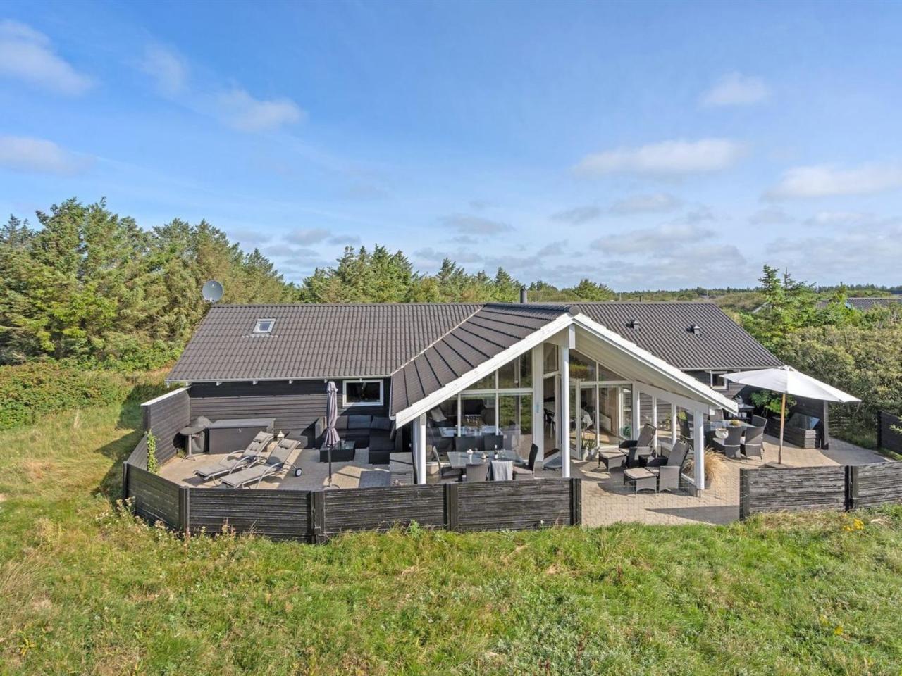 Holiday Home Federica 500m from the sea by Interhome — 4-Star Luxury Hotel in Lokken, Denmark