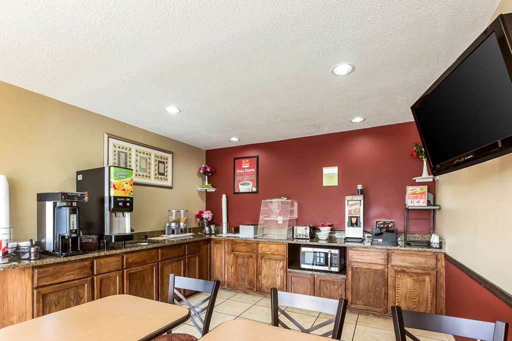 Econo Lodge Inn & Suites Fairview Heights St. Louis - photo 25