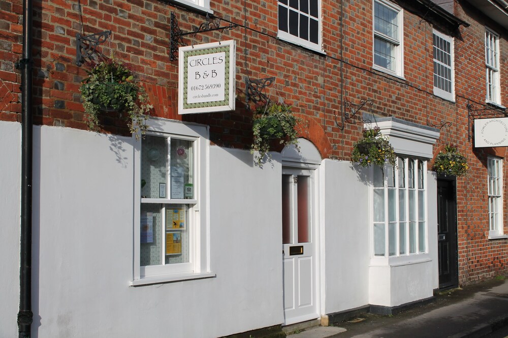 Circles Guest House 6756161 — Pewsey