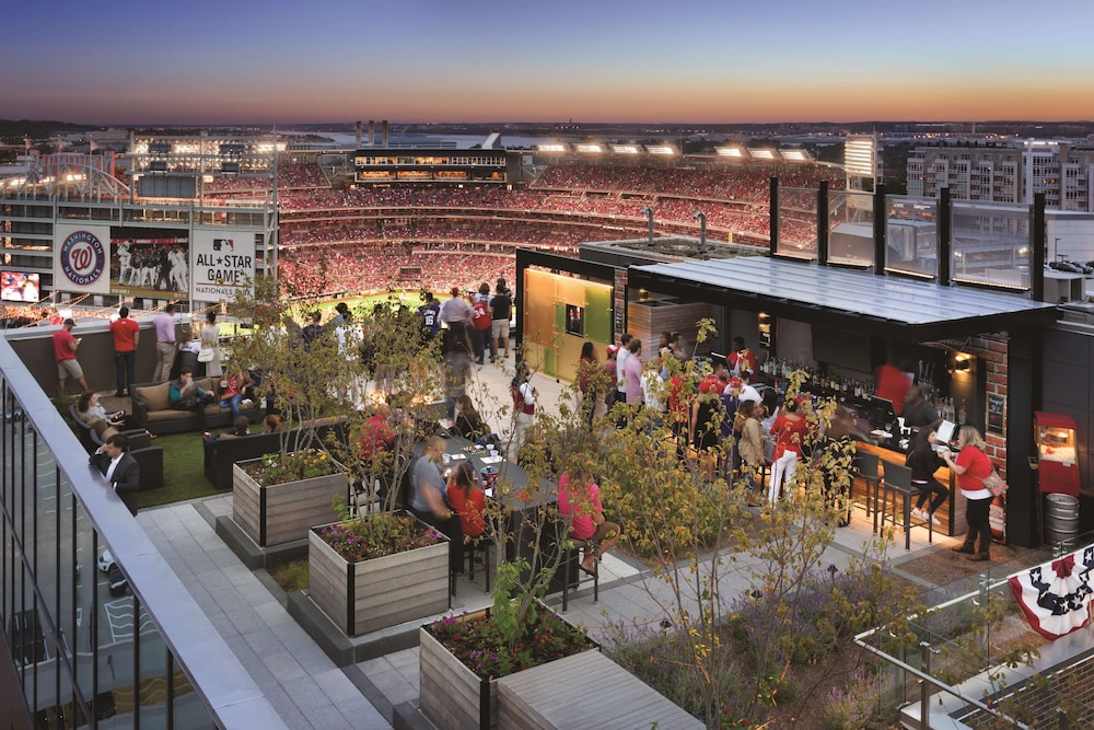 Hampton Inn & Suites Washington DC Navy Yard - photo 2