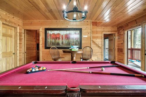 Kate's Cabin 3 min to Dollywood Cabin with Hot tub Game Room and Resort Pool - photo 28