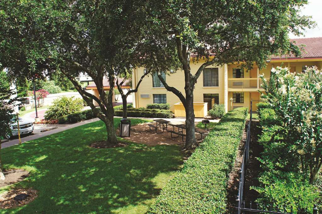 Baymont by Wyndham Houston La Porte - photo 15
