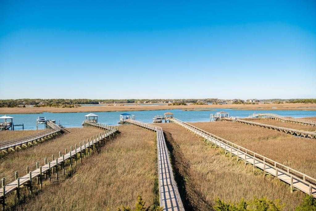 Golden Hour by Oak Island Accommodations - photo 13