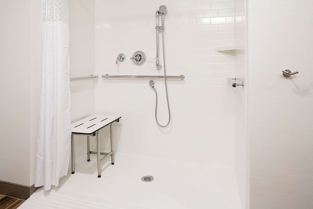 Hampton Inn & Suites Mason City - photo 22