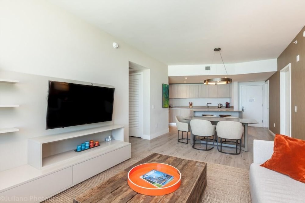 Hyde Beach Luxury resort 2 Bedroom Condo by RedAwning - photo 18