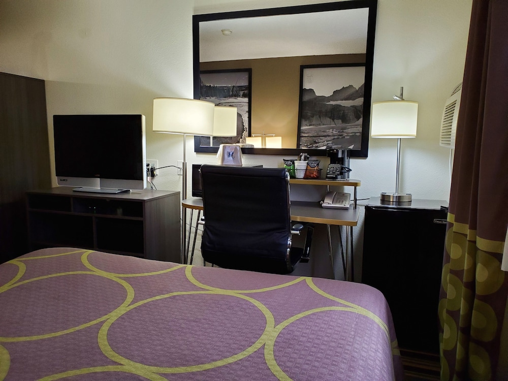 Super 8 by Wyndham Bozeman - photo 7