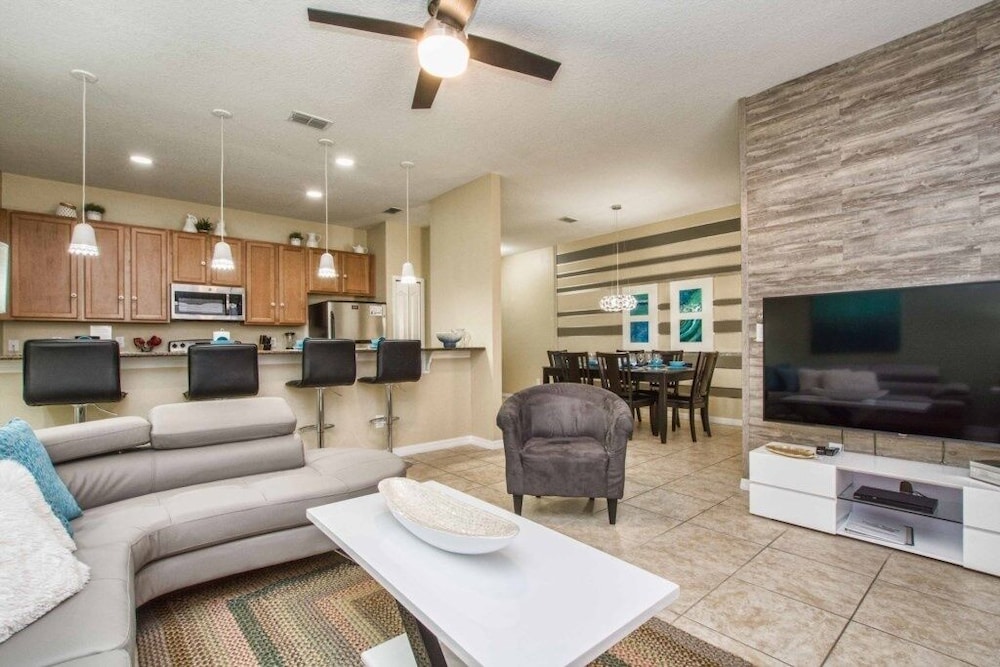 Paradise Palms 4 Bed Townhome W splashpool 3057pp 4 Bedroom Townhouse by RedAwning — 4-Star Luxury Hotel in Kissimmee, United States