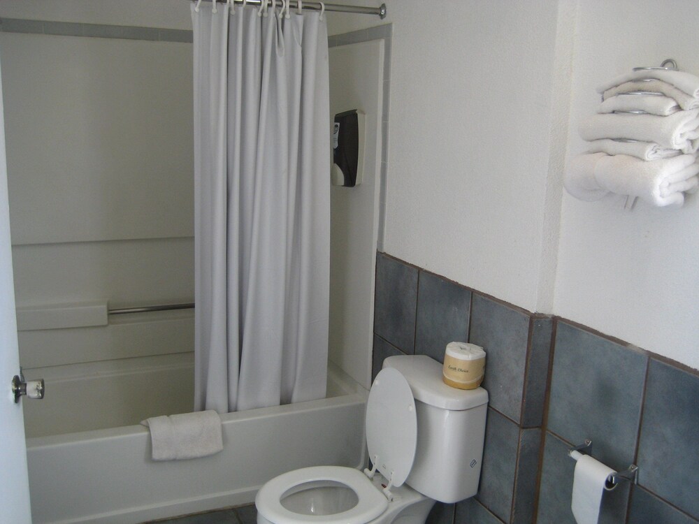El Capitan Motel - photo 33