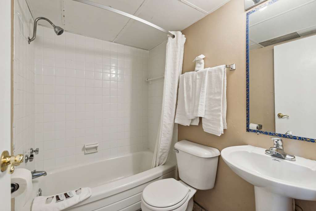 Super 8 by Wyndham Millbury Toledo - photo 30