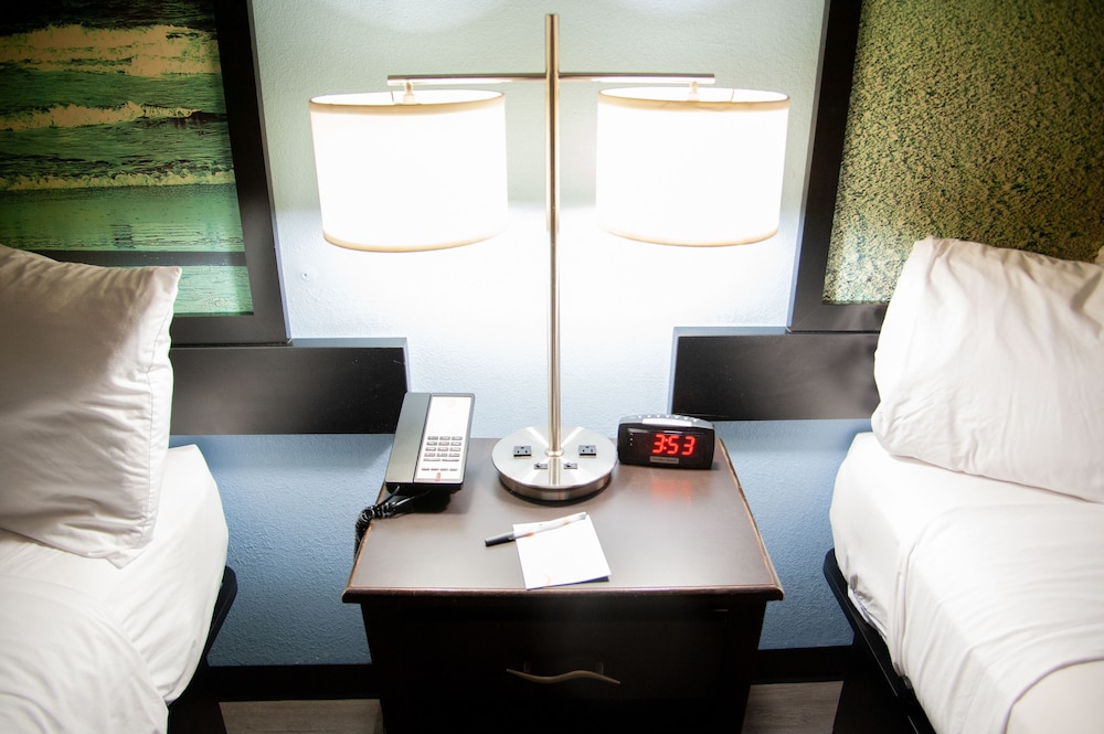 Super 8 by Wyndham Crestview - photo 5