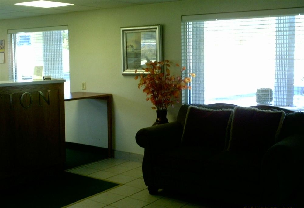 Campton Parkway Inn - photo 4