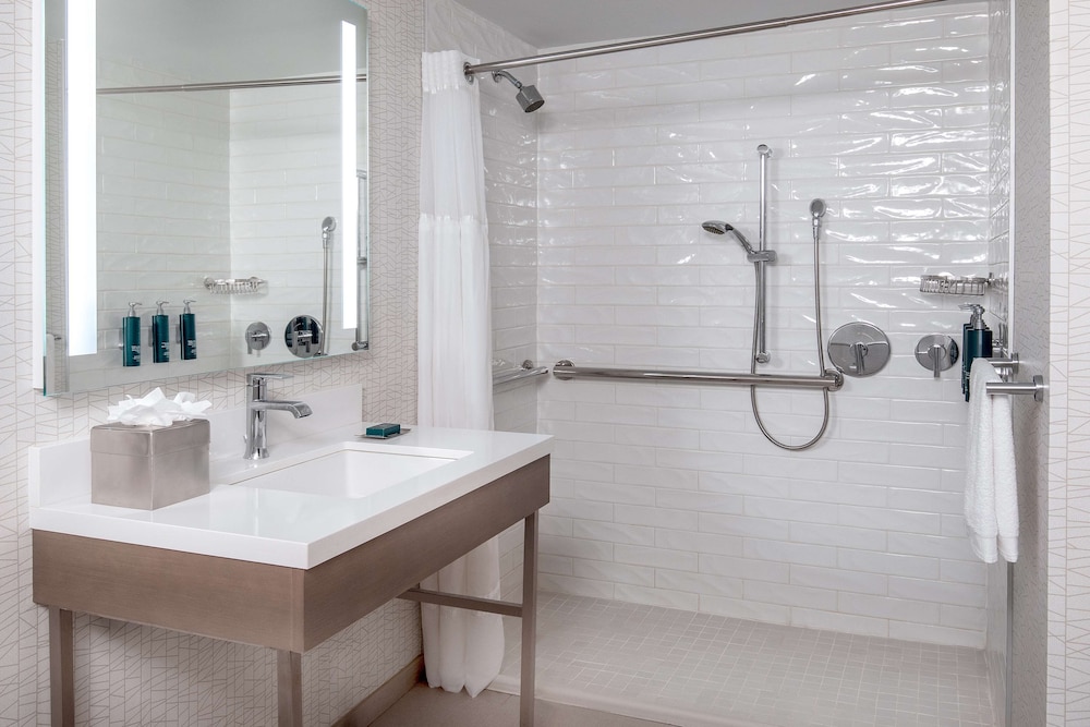 DoubleTree by Hilton Chicago North Shore Conference Center - photo 35