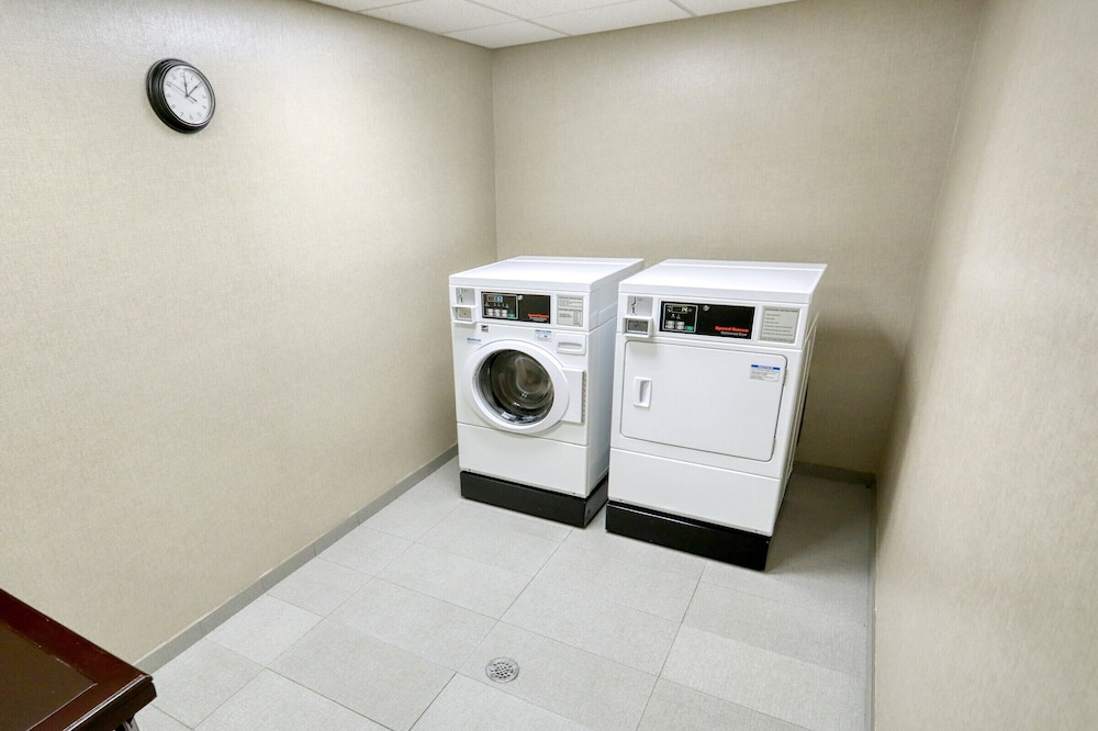 Hampton Inn & Suites Parsippany North - photo 28