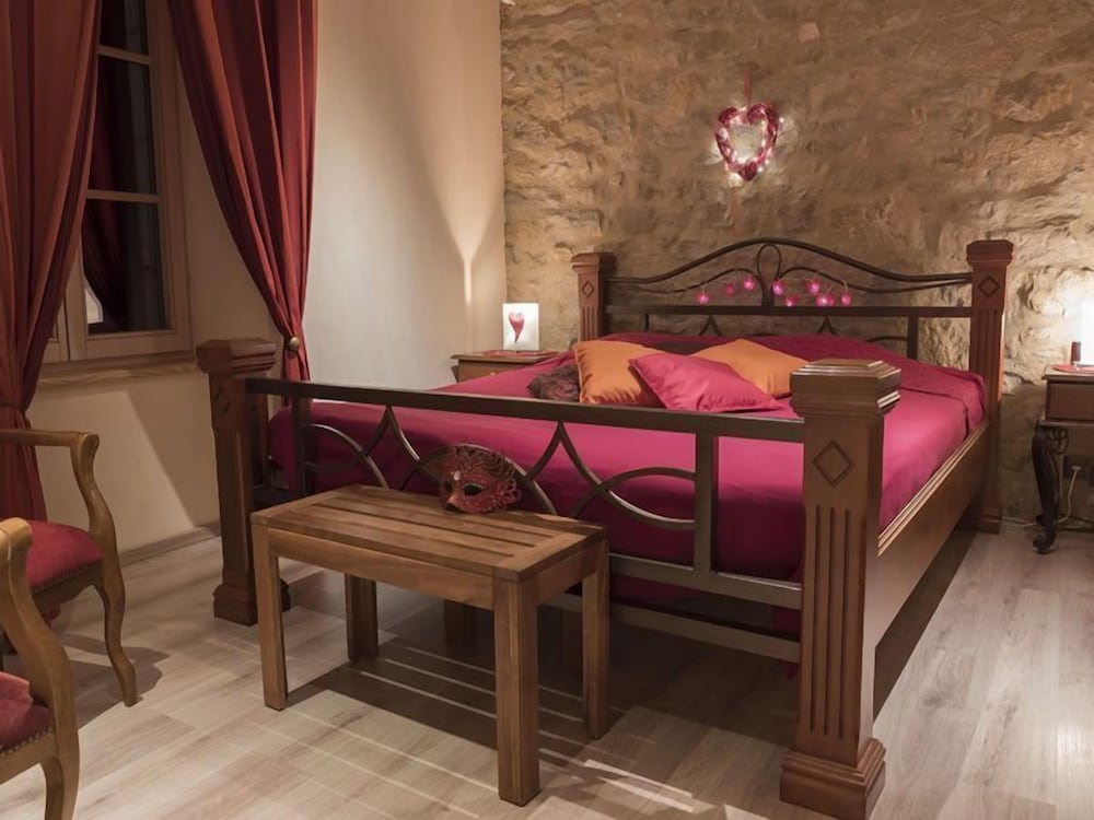 Chambres d'hôtes des Fées — 4-Star Luxury Hotel in Salins-Les-Bains, France