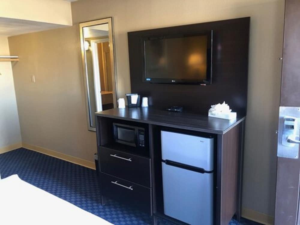 Howard Johnson by Wyndham Odessa TX - photo 22