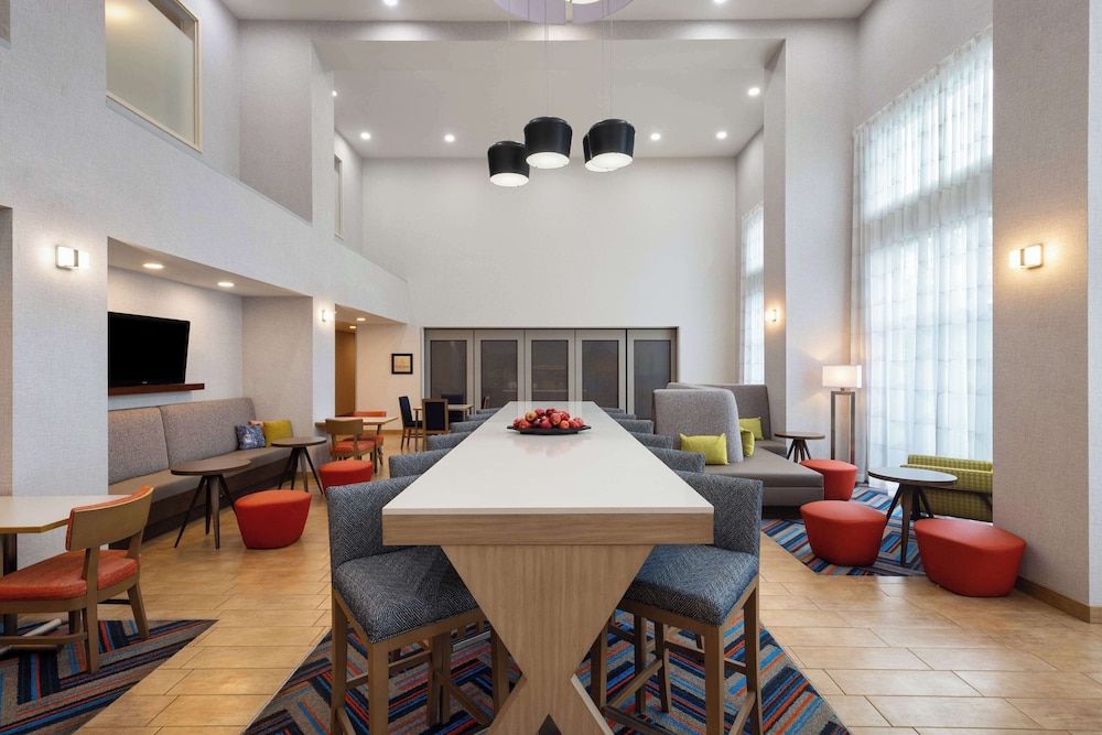 Hampton Inn & Suites Harrisburg North - photo 2