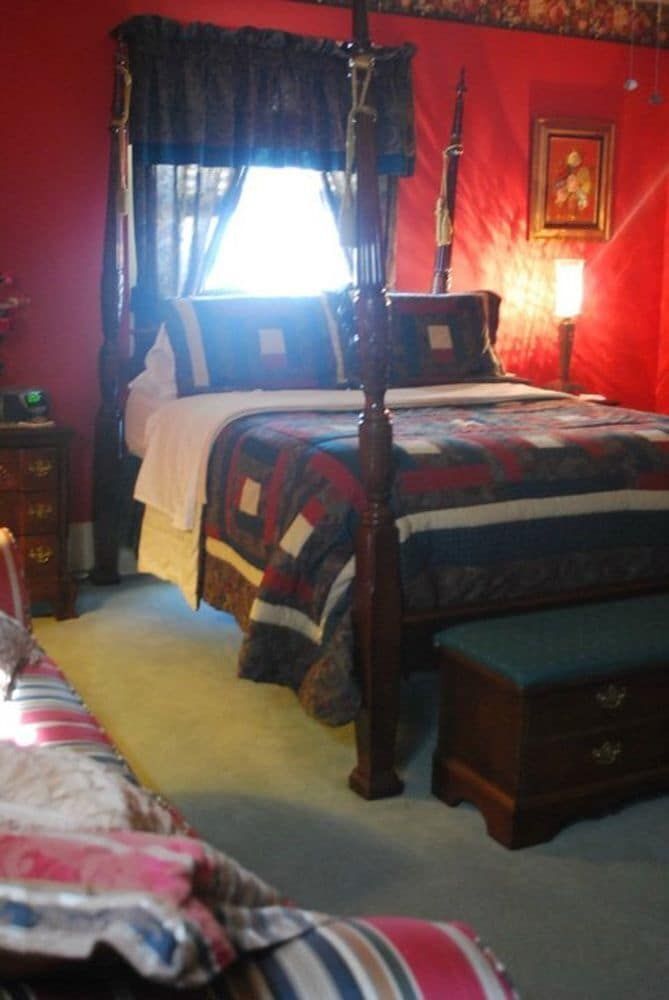 Commodore Bed and Breakfast - photo 10