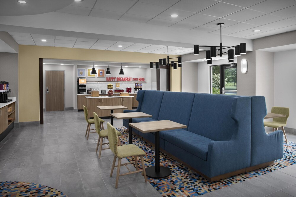 Hampton Inn Lenoir City - photo 20