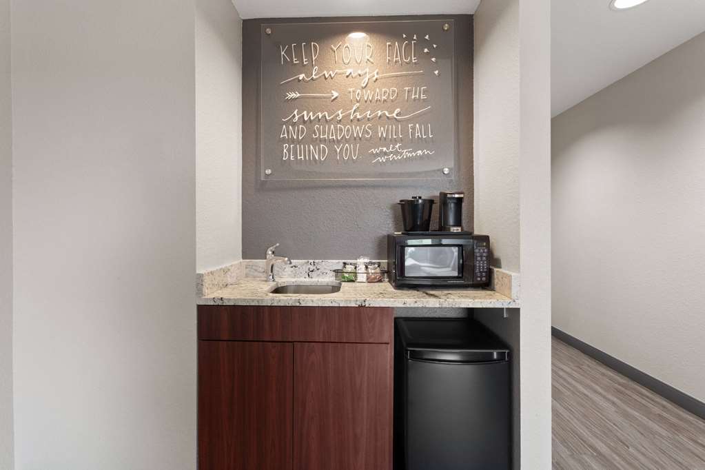 La Quinta Inn & Suites by Wyndham Ft. Pierce - photo 17
