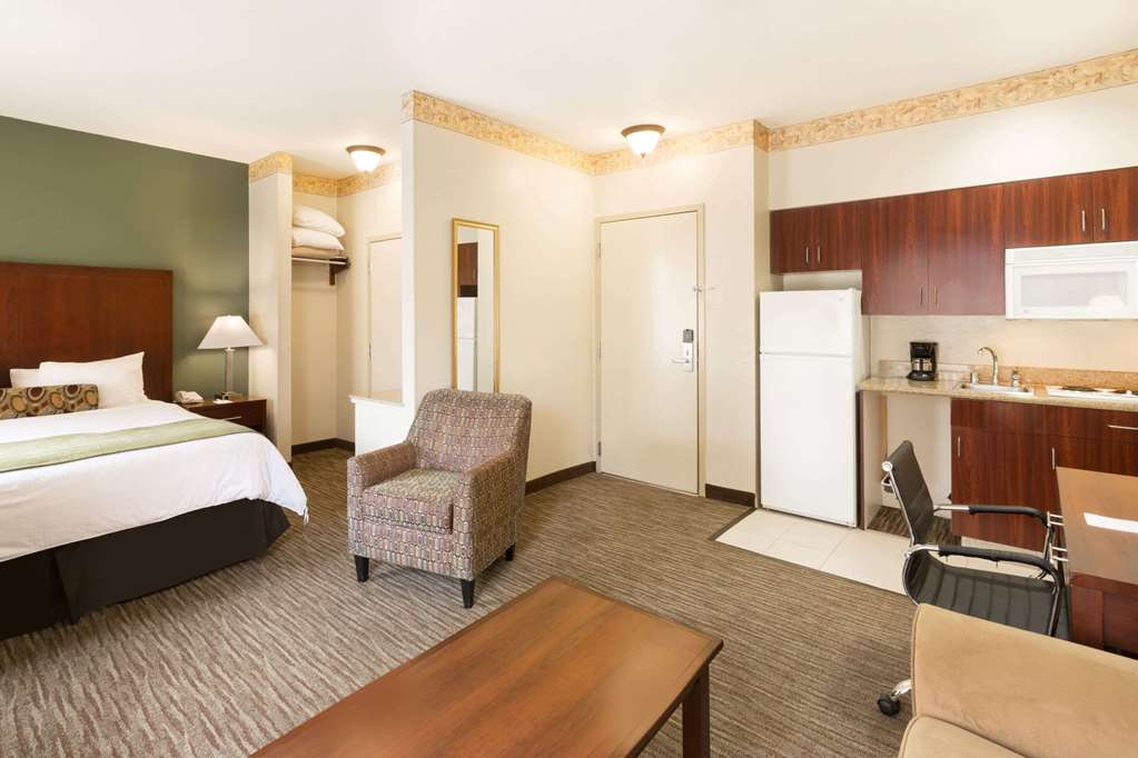 Hawthorn Suites by Wyndham Rancho Cordova Folsom - photo 13