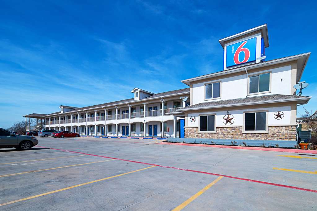 Motel 6 Rhome TX - photo 3