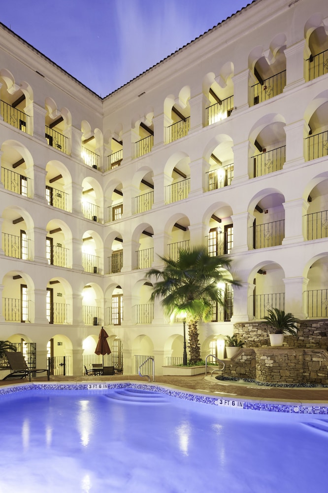 DoubleTree by Hilton Austin - photo 30