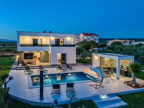 Villa Garoful ZadarVillas — 4-Star Luxury Hotel in Sukosan, Croatia
