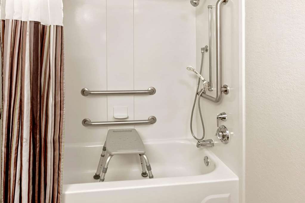 La Quinta Inn & Suites by Wyndham Birmingham Hoover - photo 23