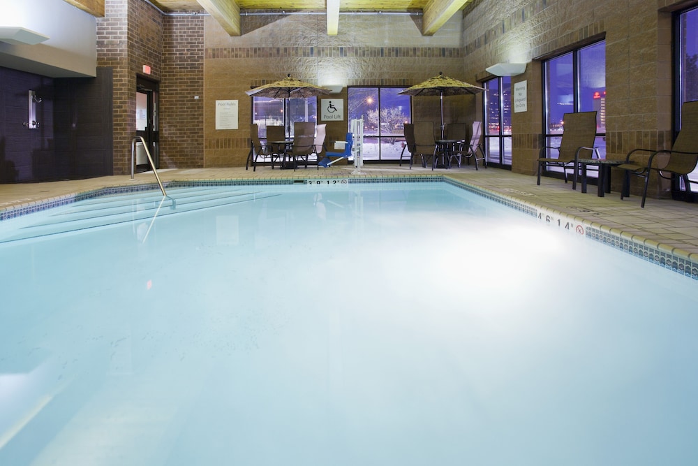 Holiday Inn Express & Suites Bloomington MPLS Arpt Area W by IHG - photo 25