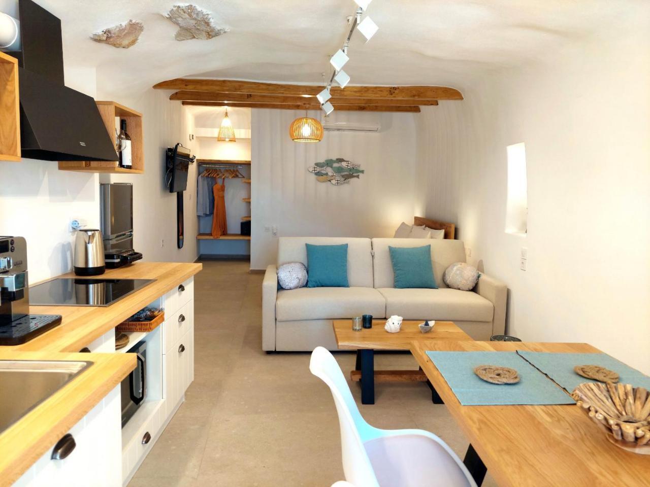 Boathouse Kimolos Rema — Kimolos