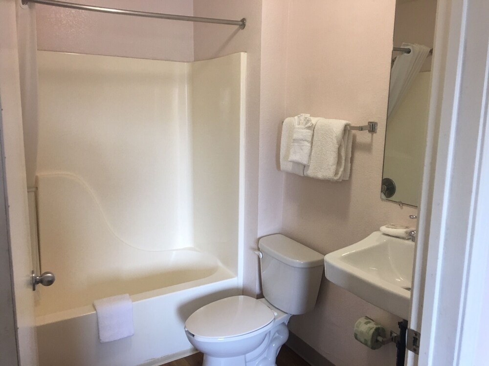 InTown Suites Extended Stay Salt Lake City UT Woods Cross - photo 9
