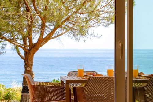 The Oceanfront Villa Luz VR114 — 4-Star Luxury Hotel in Luz, Portugal