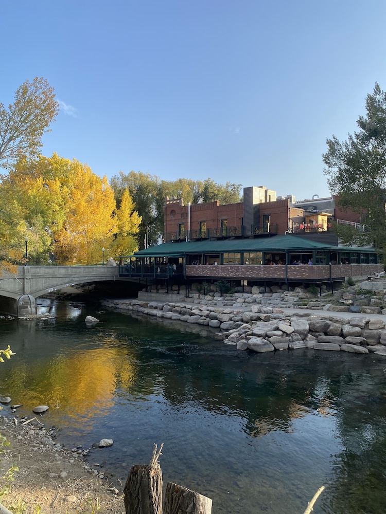 Manhattan Hotel Salida - carbon neutral hotel in Salida