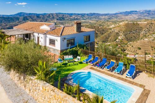 Casa La Vina De La Tireta — 4-Star Luxury Hotel in Vinuela, Spain