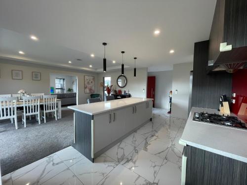 Luxury 4 Bedroom Family Retreat — 4-Star Luxury Hotel in Lincoln, New Zealand