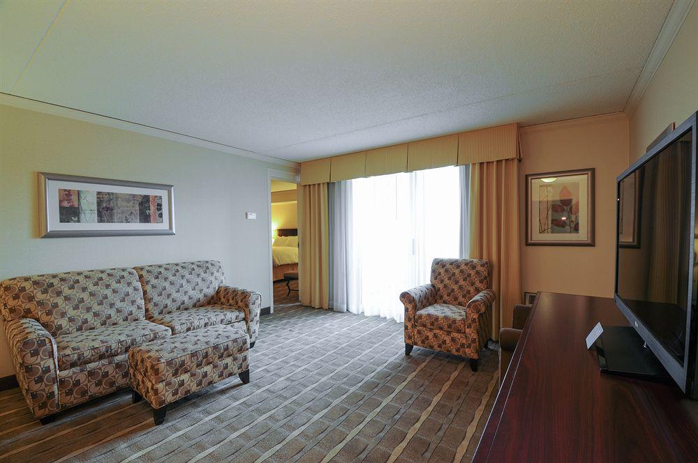 Radisson Hotel At Star Plaza - photo 7