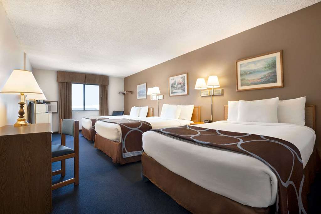 Super 8 by Wyndham Lincoln North - photo 19