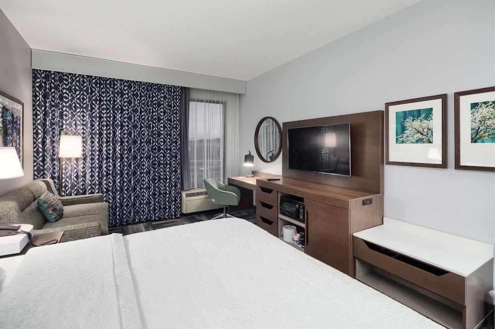 Hampton Inn Louisville Northeast - photo 10
