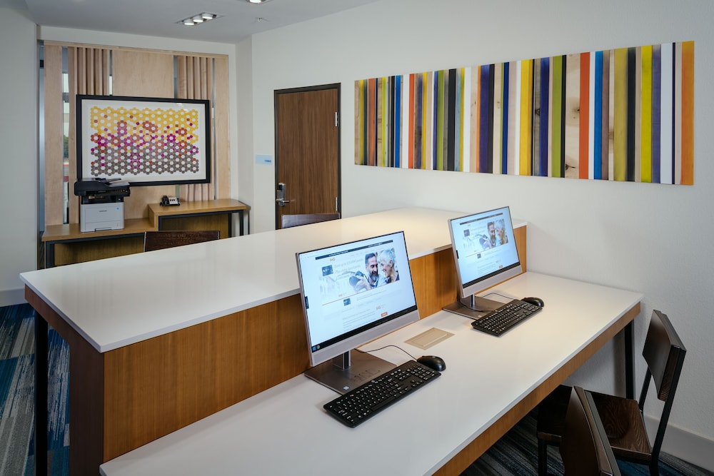 Holiday Inn Express & Suites Medford by IHG - photo 23